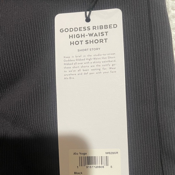 Alo GODDESS RIBBED HIGH-WAIST HOT SHORT. Size Large. Black. NWT - Picture 3 of 5